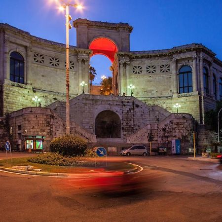 Residence Del Teatro Al Porto Cagliari Esterno foto
